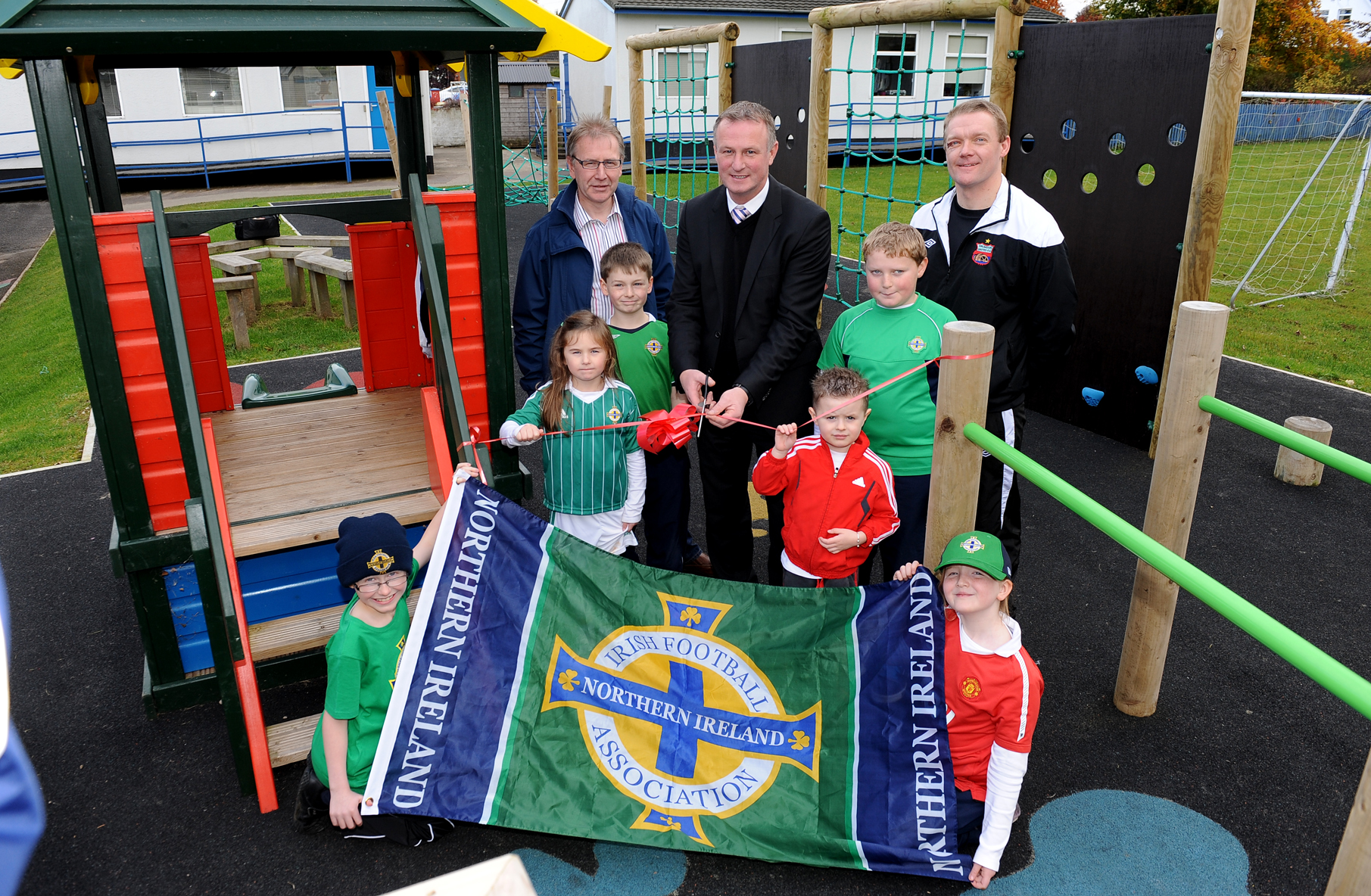 Build a statue in manager’s honour