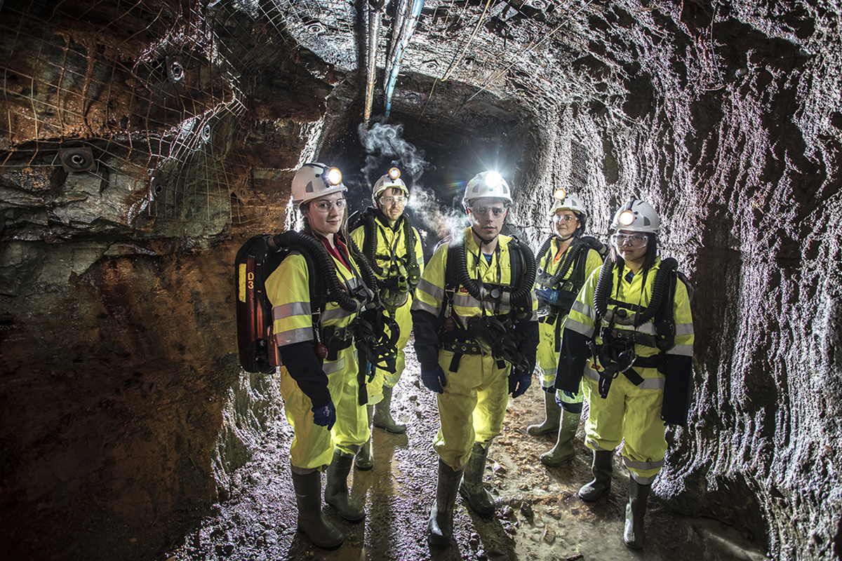 How does a mine work? An overview