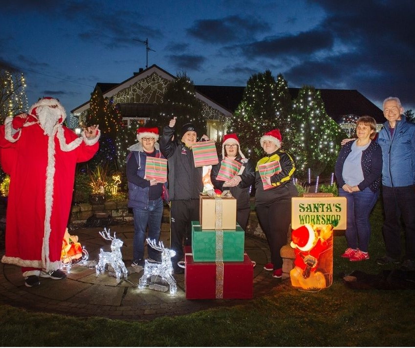 Family transforms home into dazzling Christmas display