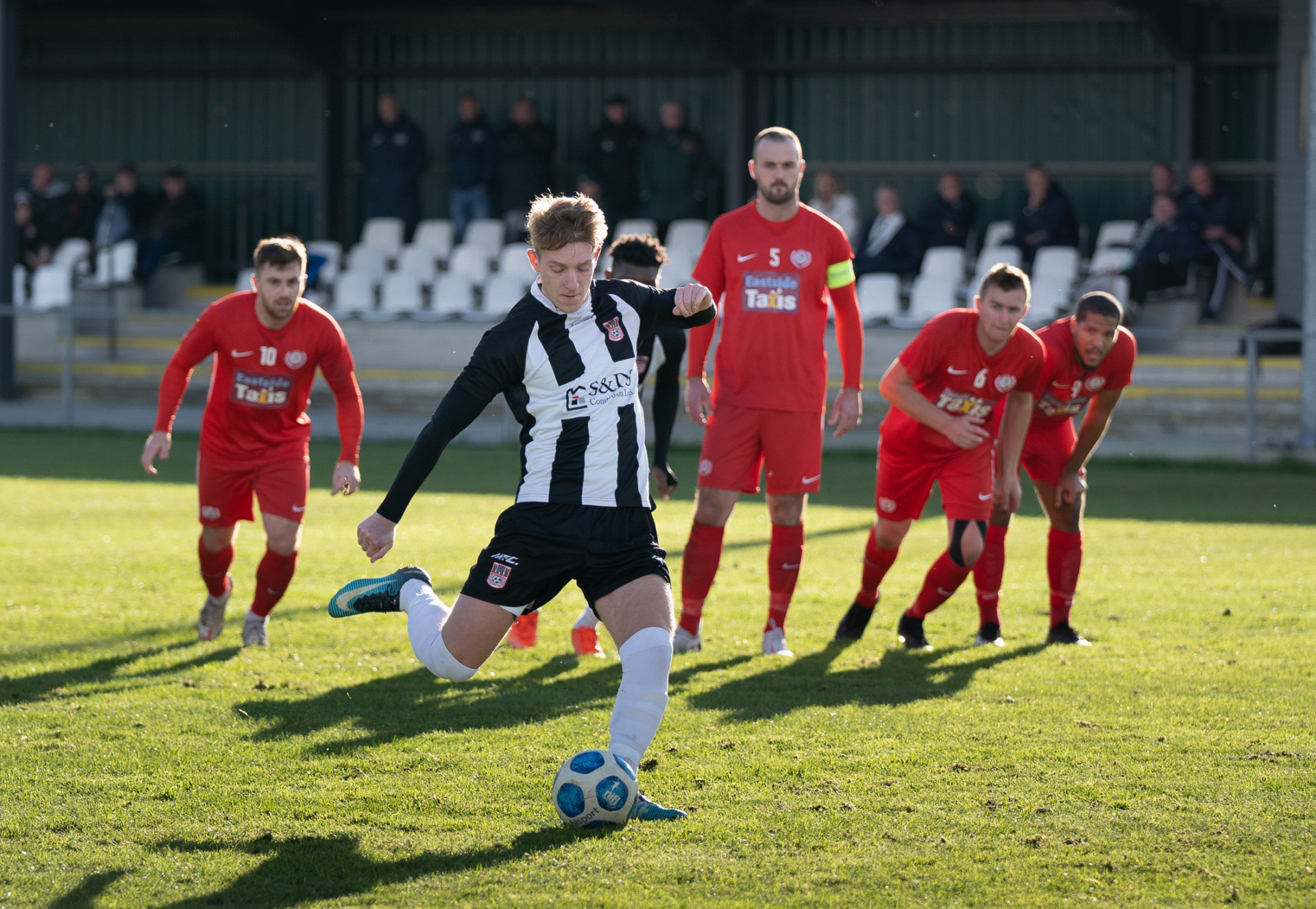 Dergview face Queens in a bid to make further gains