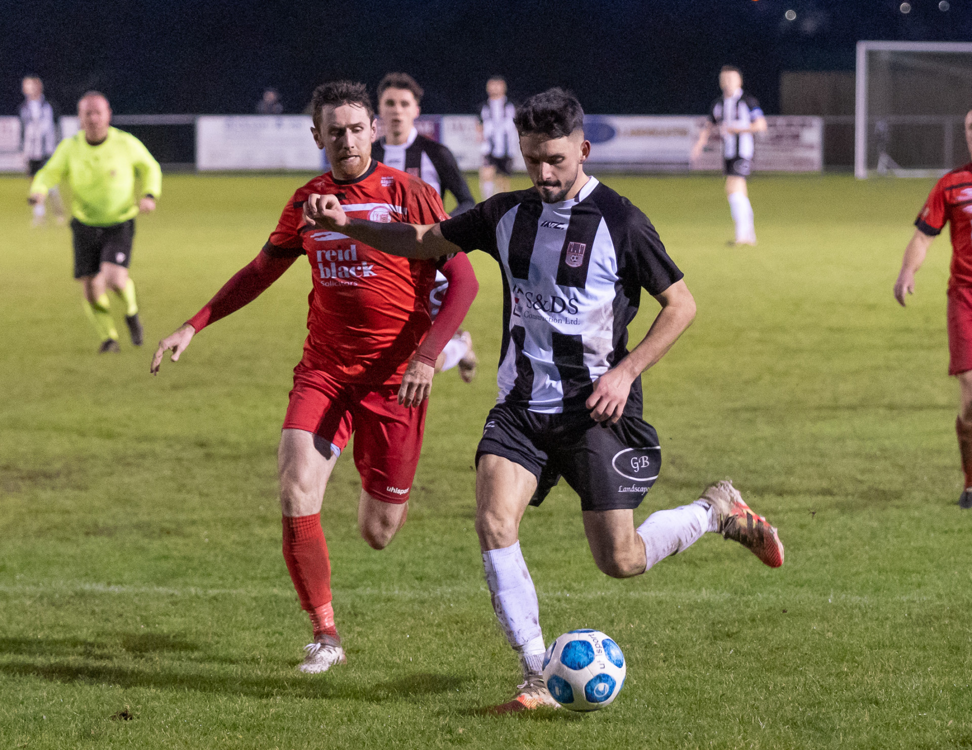 Dergview host league leaders under Friday night lights