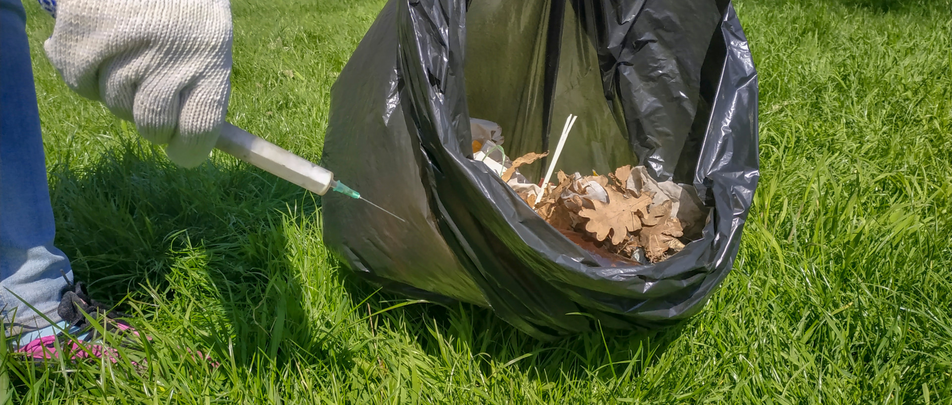 Warning to parents after child is injured by syringe at play park