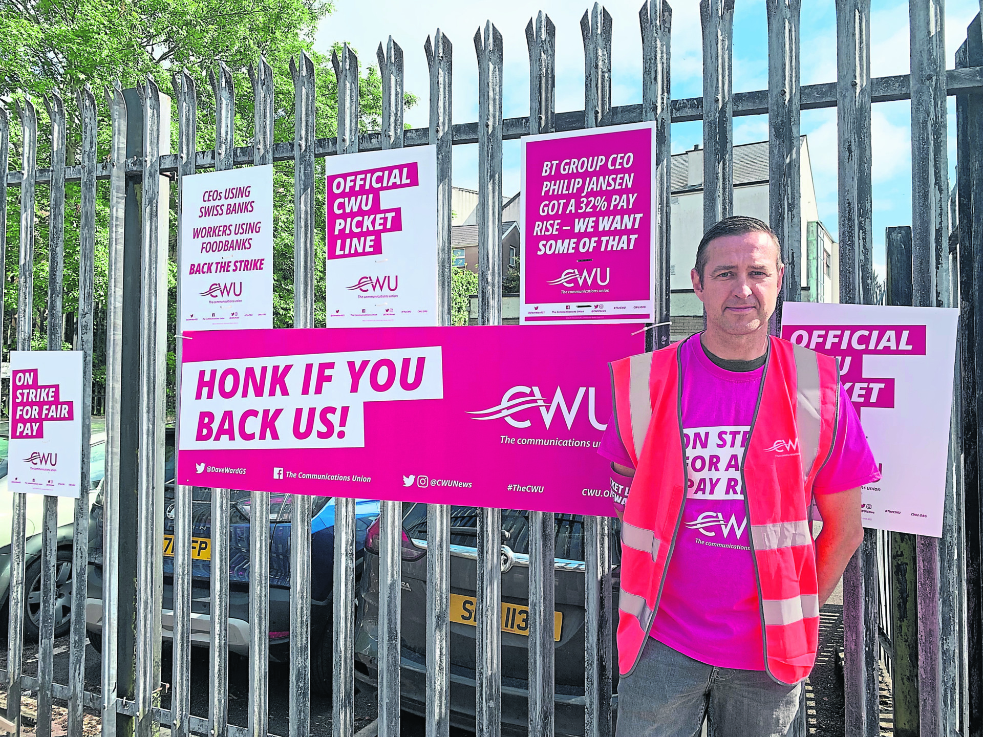 Telecommunication workers strike for fairer pay