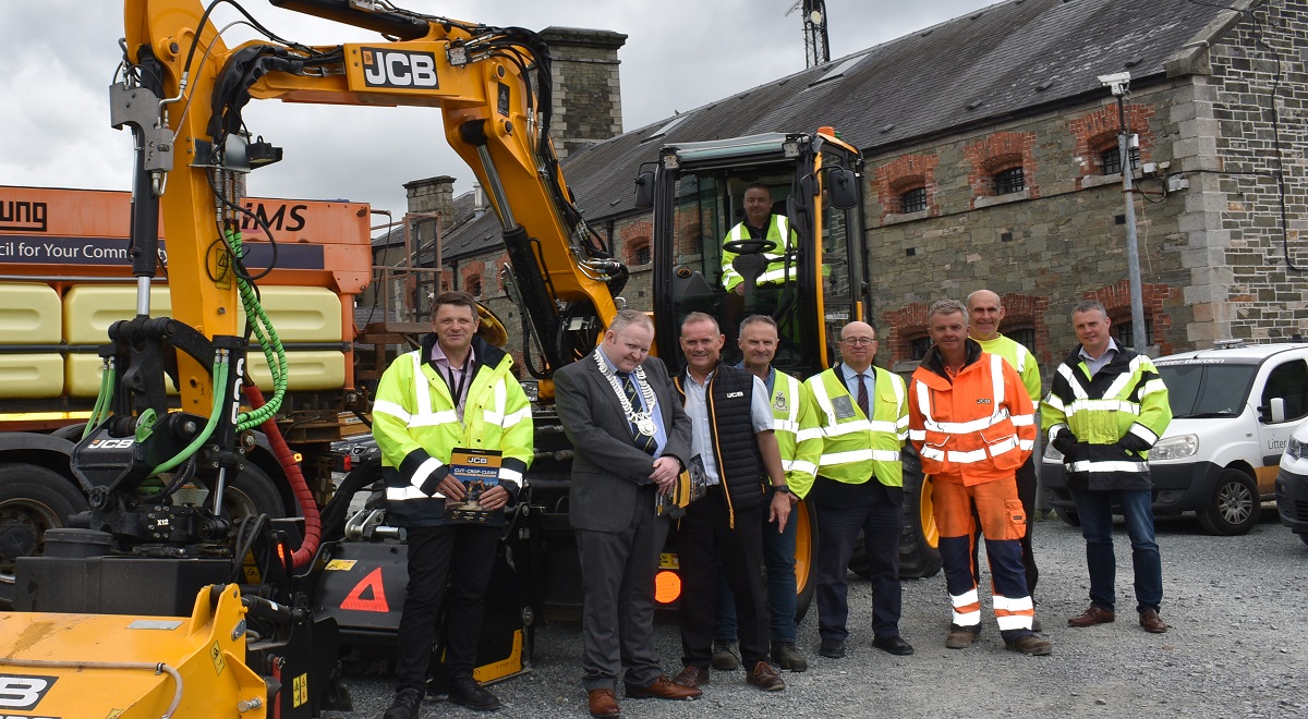 Council impressed by pothole-fixing machine