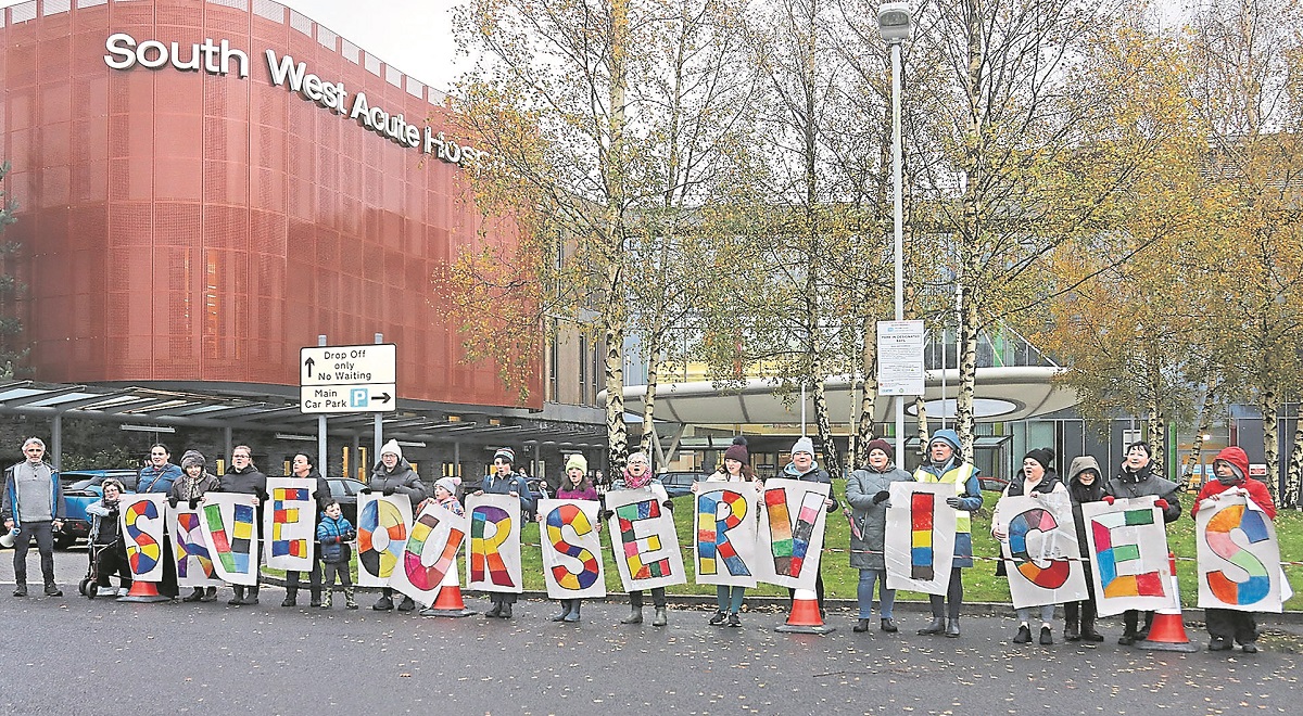 Around 1,000 protestors form ‘Ring of Steel’ around SWAH