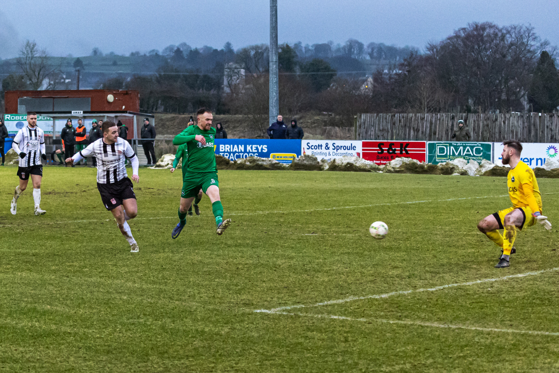 Snow-clearing volunteers praised by their clubs