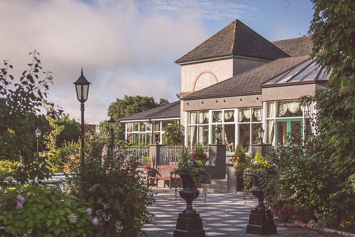 Hotel evacuated following security threat