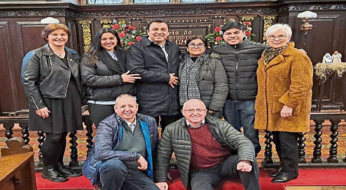 Peruvian visitors to Christ Church