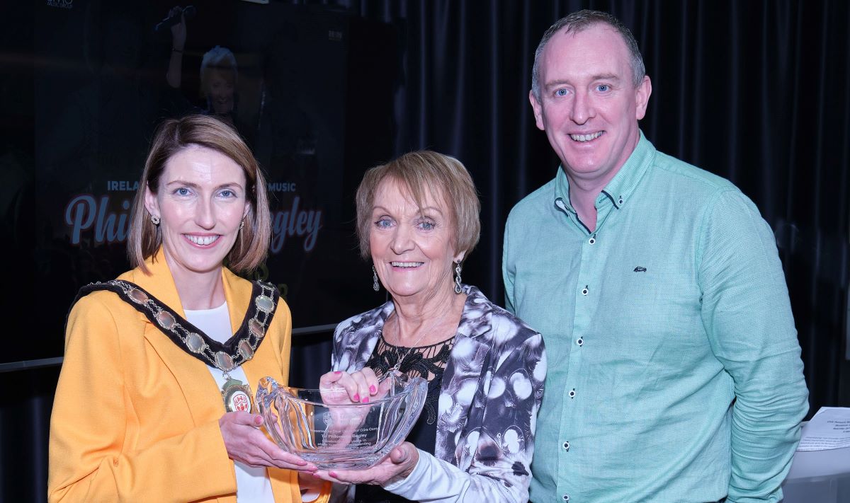 Tyrone country music legend receives council honours