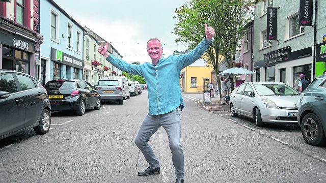 Television presenter Dáithí O'Sé makes his way between recordings on Saturday afternoon. JasMc11