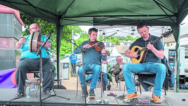 Renowned Tyrone fiddle player, Shane McAleer accompanied by Gino Lupari on bodhrán and Shane O'Donnell on mandolin. JasMc2
